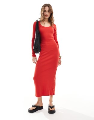 ASOS DESIGN - Geripptes, langärmliges Maxikleid in Rot mit U-Ausschnitt