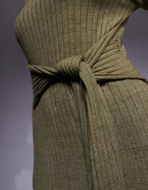 ASOS DESIGN – Geripptes, langärmliges Midikleid in Khaki mit hohem Ausschnitt und Bindebändern vorne, 4 von 4