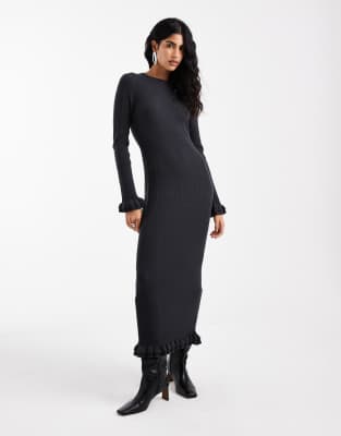 ASOS DESIGN - Geripptes Maxi-Strickkleid in Anthrazit mit Rüschenärmeln-Grau