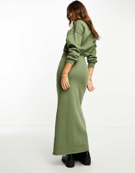 ASOS DESIGN – Geripptes Maxikleid in Khaki mit Rundhalsausschnitt und Blousonärmeln, 2 von 4