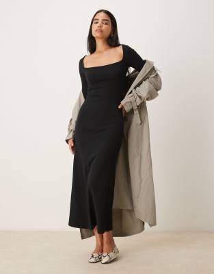 ASOS DESIGN - Geripptes Maxikleid in Schwarz mit eckigem Ausschnitt