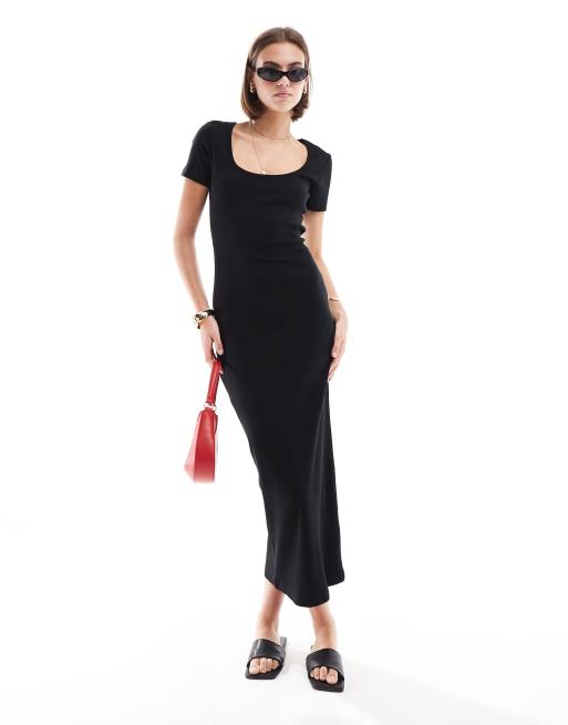 ASOS DESIGN – Geripptes Midaxikleid in Schwarz mit U-Ausschnitt und Kappenärmeln