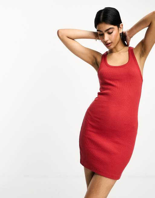 ASOS DESIGN – Geripptes Minikleid in Chilirot mit U-Ausschnitt