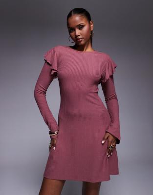 ASOS DESIGN - Geripptes Minikleid in Rosé mit gerüschter Schulterpartie-Rosa