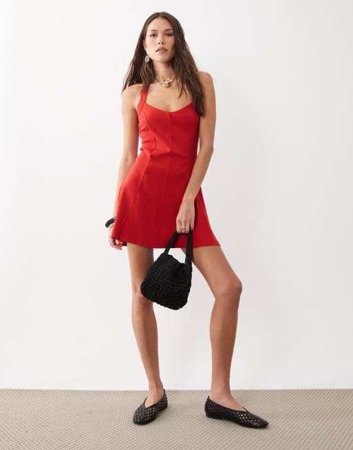 ASOS DESIGN – Geripptes Minikleid in Rot mit Ziernaht und Neckholder-Träger, 2 von 4