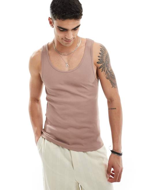ASOS DESIGN – Geripptes Muskel-Trägershirt in Braun