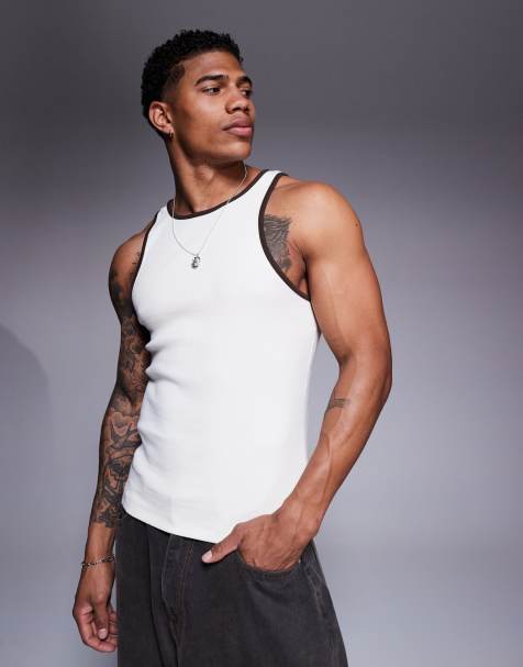 ASOS DESIGN – Geripptes Muskelshirt in Cremeweiß mit farblich abgesetzter Einfassung - view 1