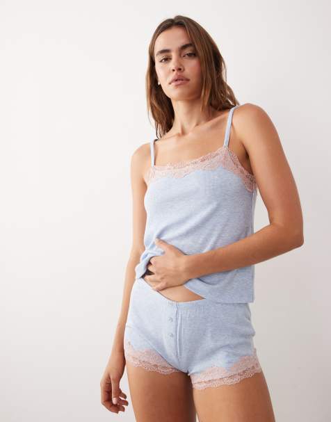 ASOS DESIGN – Geripptes Nachtwäsche-Set aus Camisole und knapp geschnittenen Shorts in Blau meliert mit Spitzenbesatz - view 1