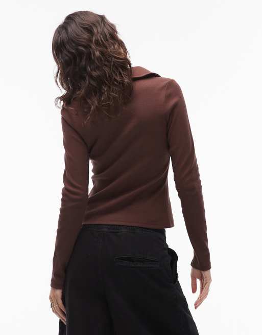 ASOS DESIGN – Geripptes Oberteil in Braun mit Polokragen und durchgehender Knopfleiste, 3 von 4