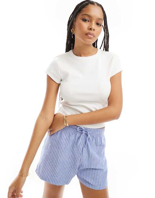 ASOS DESIGN – Geripptes Oberteil in Weiß mit knappem Schnitt und Kappenärmeln