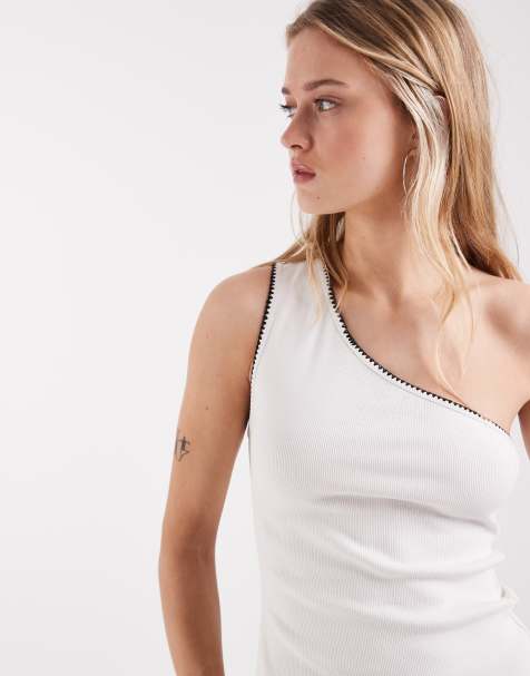 ASOS DESIGN – Geripptes One-Shoulder-Trägertop in Cremeweiß mit Languettenstich - view 1