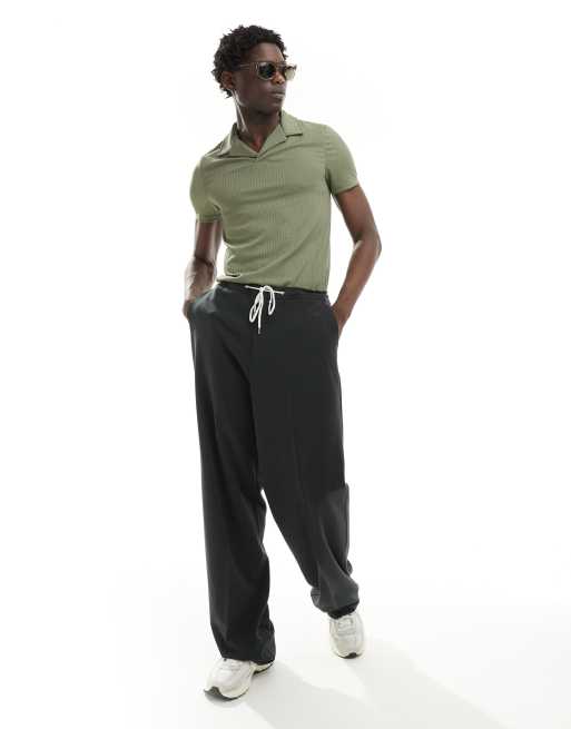 ASOS DESIGN – Geripptes Polohemd in Khaki