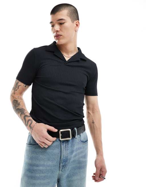 ASOS DESIGN – Geripptes Polohemd in Schwarz