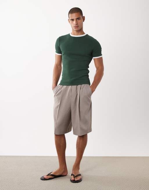 ASOS DESIGN – Geripptes T-Shirt in Dunkelgrün mit körperbetontem Schnitt und Ringer-Design, 3 von 5