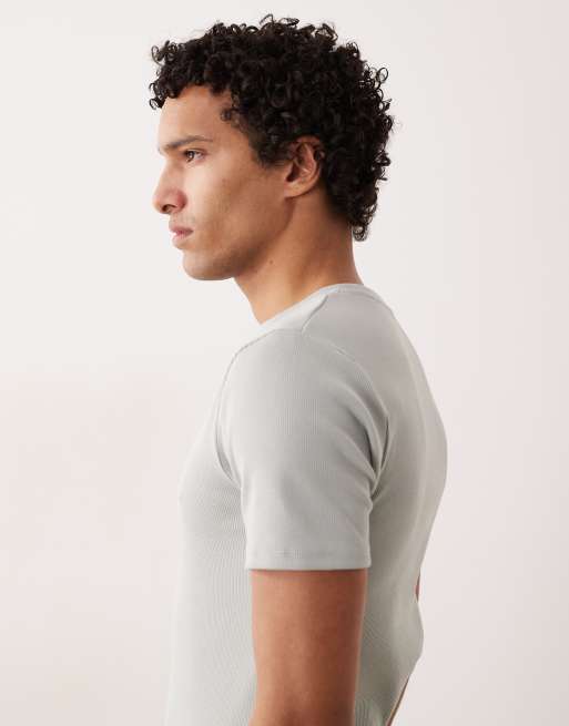 ASOS DESIGN – Geripptes T-Shirt in Hellgrün mit Einkerbung am Kragen und körperbetontem Schnitt, 5 von 5
