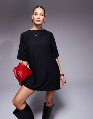 ASOS DESIGN - Geripptes T-Shirt-Minikleid in Schwarz