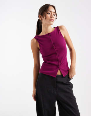 ASOS DESIGN - Geripptes Tanktop in Pflaume mit weitem Ausschnitt und Knopfleiste-Lila