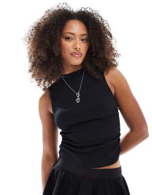 ASOS DESIGN - Geripptes Tanktop in Schwarz mit gerafften Seiten