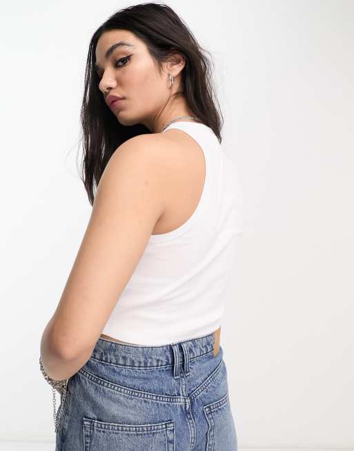 ASOS DESIGN – Geripptes Tanktop in Weiß mit lizenzierter Ford-Grafikstickerei, 2 von 4