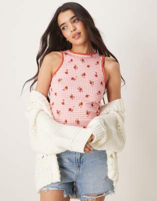 ASOS DESIGN - Geripptes Tanktop mit rot-weißen Vichy-Karos und Blumenmuster