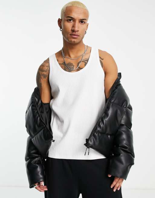 ASOS DESIGN – Geripptes Trägershirt in Weiß