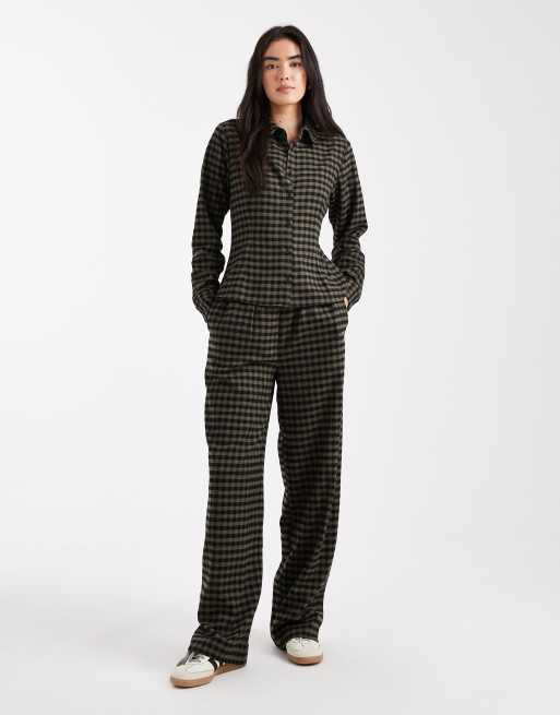 ASOS DESIGN - Geruite broek met pull-on design en gestrikte taille en wijde ronde pijpen in zwart en kaki, deel van co-ord set