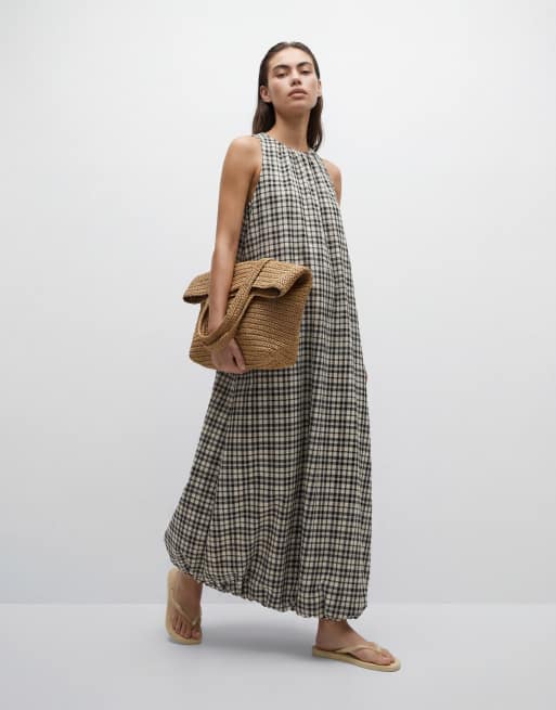 ASOS DESIGN - Geruite maxi jurk met halternek en pofzoom in zwart-wit, 9 van 11