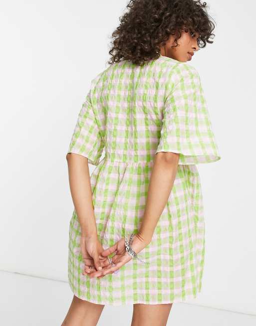 ASOS DESIGN - Geruite mini smockjurk met overslag in roze en groen, 2 van 4