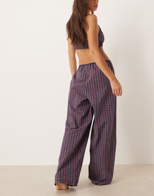 ASOS DESIGN - Geruite pyjamabroek met wijde pijpen en elastische tailleband in rood en blauw, 2 van 5