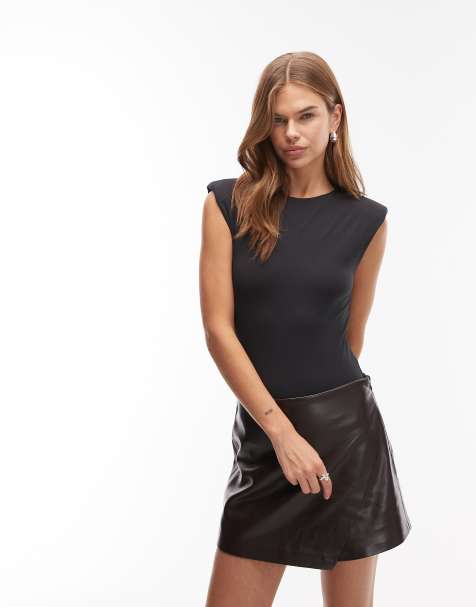 ASOS DESIGN – Geschmeidiger, ärmelloser Body in Schwarz mit Schulterpolstern - view 1