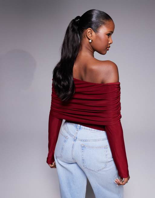 ASOS DESIGN – Geschmeidiges, langärmliges Oberteil in Burgunderrot mit Carmen-Ausschnitt und Drapierung , 4 von 4