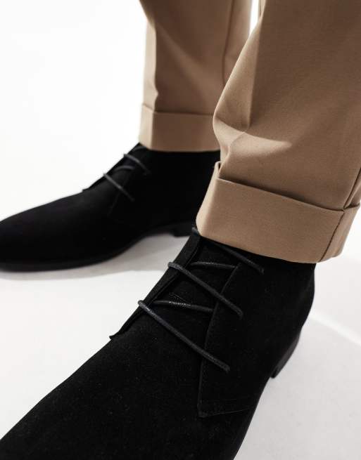 ASOS DESIGN Geschnurte Chukka Stiefel in Schwarz