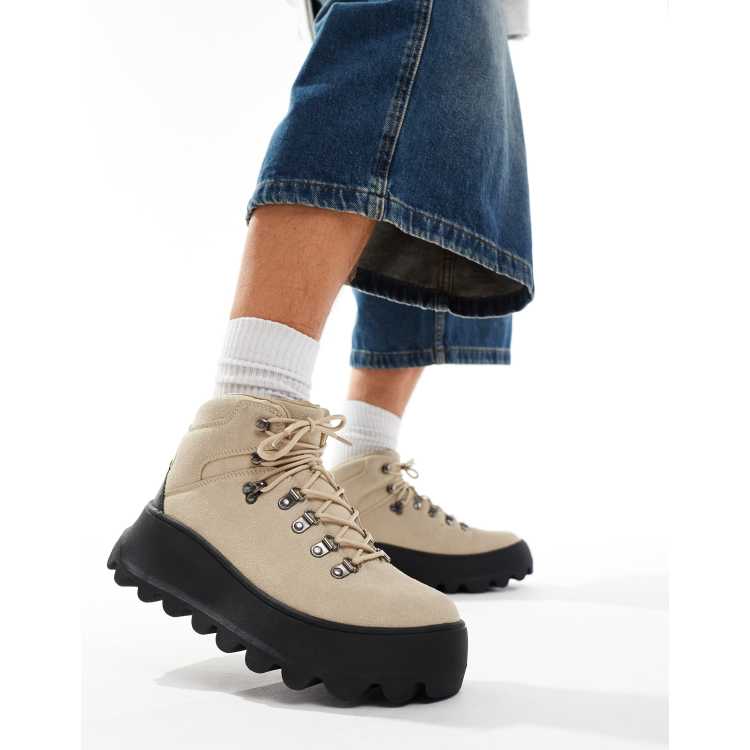 ASOS DESIGN Geschnurte Wanderstiefel in Steinbeige mit dicker Sohle