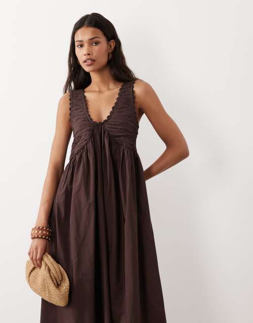 ASOS DESIGN - Geschulpte maxi jurk met V-hals en gestrikte achterkant in chocoladebruin, 4 van 4