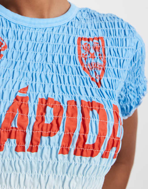 ASOS DESIGN - Gesmokt voetbalshirt met kleurverloop in ijsblauw, 3 van 4