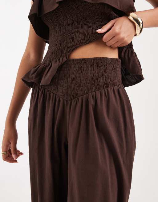 ASOS DESIGN – Gesmokte Ballonhose aus Leinenmix in Schokobraun, Kombiteil, 3 von 5