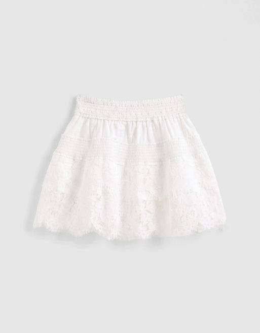 ASOS DESIGN - Gesmokte bandeau-top met kanten zoom in wit, 5 van 7