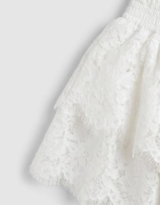 ASOS DESIGN - Gesmokte bandeau-top met kanten zoom in wit, 7 van 7