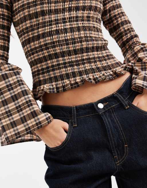 ASOS DESIGN - Gesmokte geruite top met uitlopende mouwen in bruin, 3 van 4