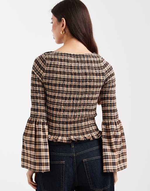 ASOS DESIGN - Gesmokte geruite top met uitlopende mouwen in bruin, 4 van 4