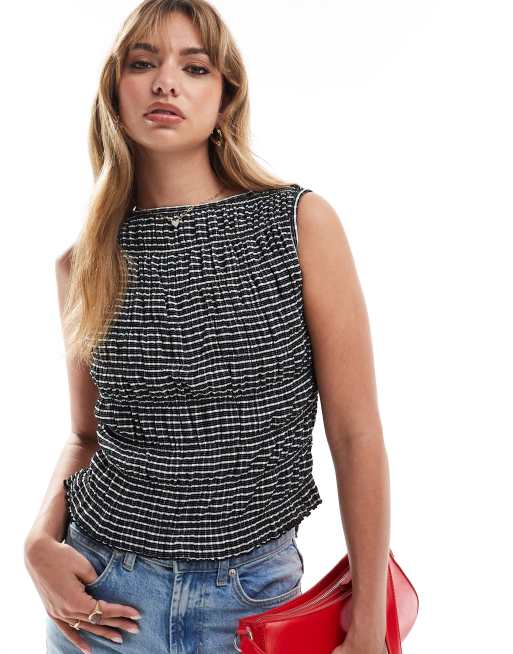 ASOS DESIGN - Gesmokte geruite top van kreukelstof in zwart