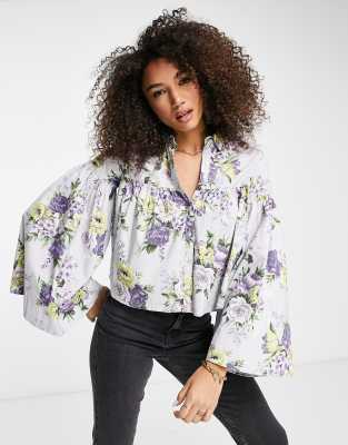 ASOS DESIGN - Gesmokte Hemdbluse mit weiten Ärmeln und festlichem Blumenmuster-Bunt