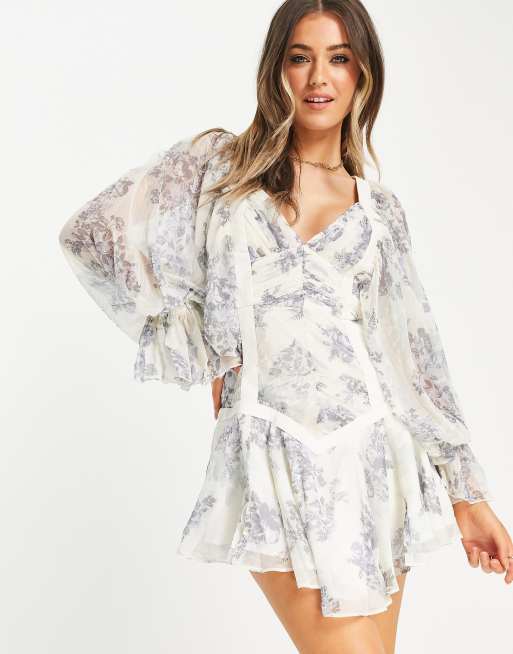 ASOS DESIGN - Gesmokte mini jurk met biezen van PU in bloemenprint