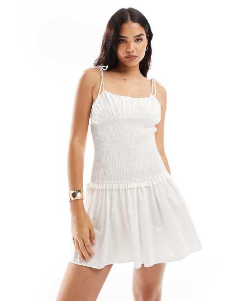 ASOS DESIGN - Gesmokte mini jurk van popeline met gestrikte bandjes in ivoorwit - view 1
