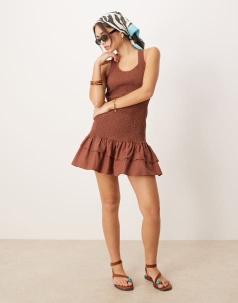 ASOS DESIGN - Gesmokte racer mini jurk met ruches aan de zoom in chocoladebruin - view 1