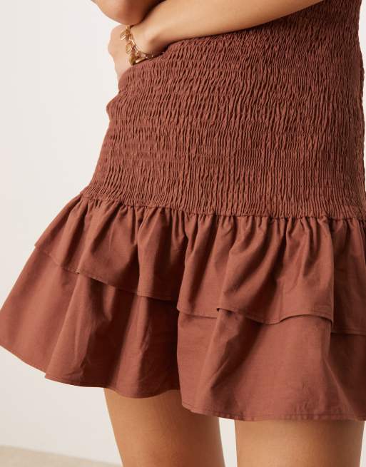 ASOS DESIGN - Gesmokte racer mini jurk met ruches aan de zoom in chocoladebruin, 4 van 4