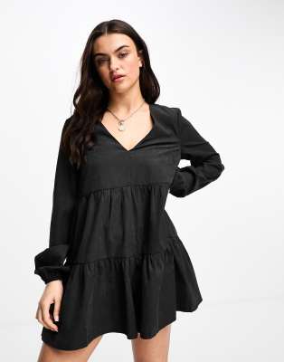 ASOS DESIGN - Gesmokter Cupro-Playsuit in Schwarz mit Puffärmeln