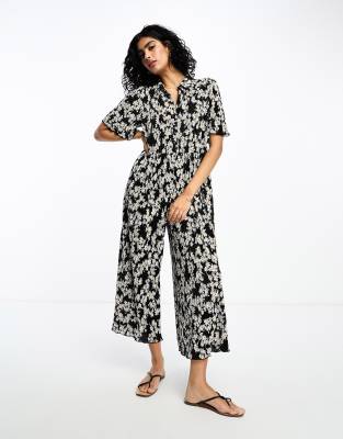 ASOS DESIGN - Gesmokter, plissierter Jumpsuit in Schwarz mit Blümchenmuster und Kragen-Bunt