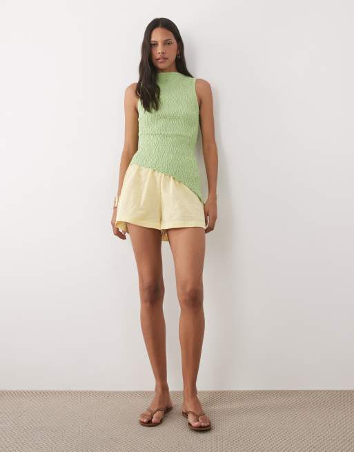 ASOS DESIGN – Gesmoktes, asymmetrisches Strick-Oberteil in Hellgrün, 3 von 4