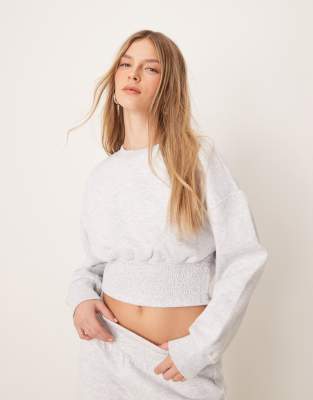 ASOS DESIGN - Gesmoktes Blouson-Sweatshirt in meliertem Grau